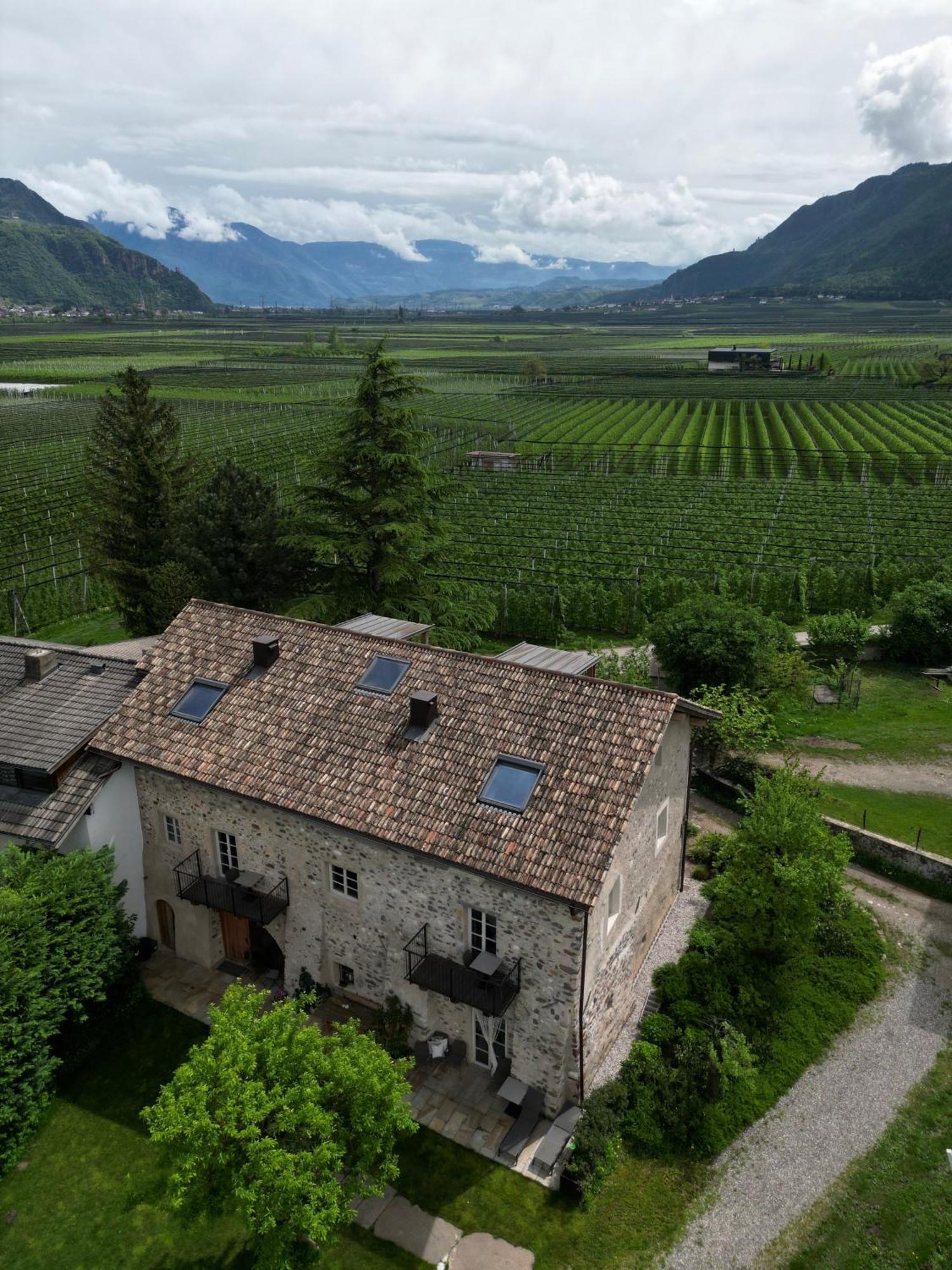 St. Vigilius Modern Historic Apartments Nals Exterior foto